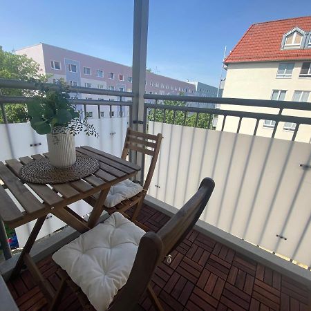 Charming Apartment - Balcony - Wifi - Kitchen Магдебург Екстериор снимка